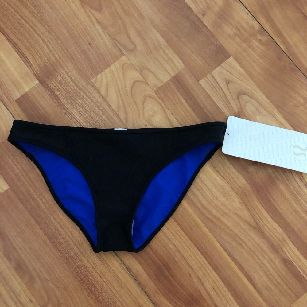 Lululemon athelica bikini bottom reversible NEW